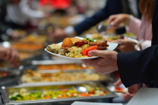 En un buffet podrás elegir la comida que más te guste