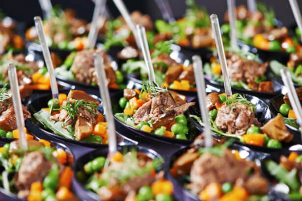 Mini platos listos para tomar en un brunch
