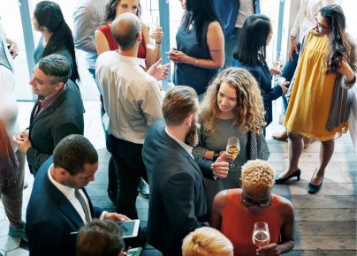 El cocktail es uno de los tipos de catering para empresas.