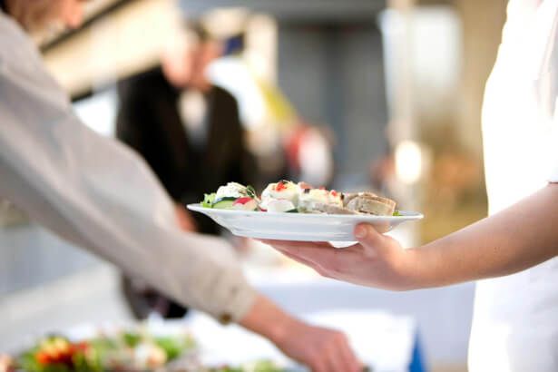 Servicio de catering con camareros en Madrid