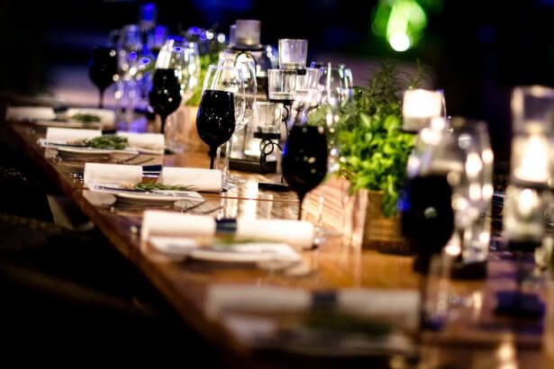 Creamos el ambiente ideal en tu cena de gala en Madrid